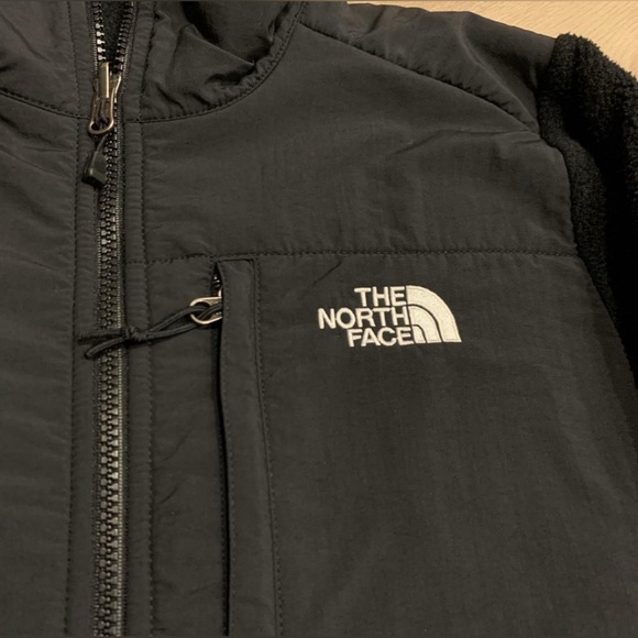 The North Face Women's Full-Zip Fleece Jacket, Size Medium-Black color. - Picture 13 of 14